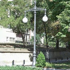 Groe dekorative Parklampe aus Gusseisen mit...