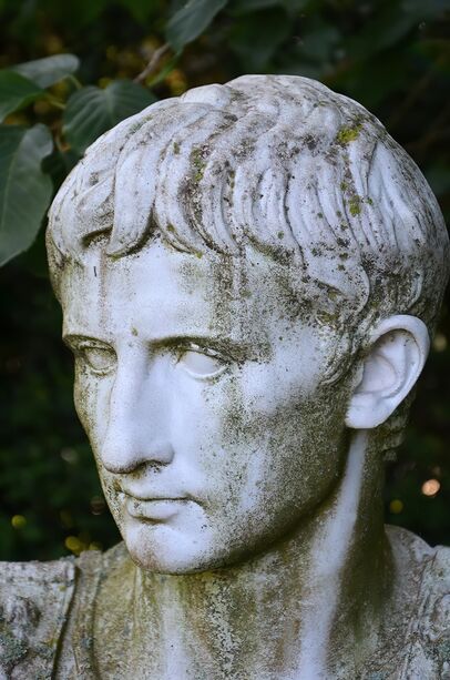 Römische Büste aus Stein - Caesar Augustus