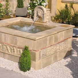 Groer Gartenbrunnen eckig mit Lwen Wasserspeier &...