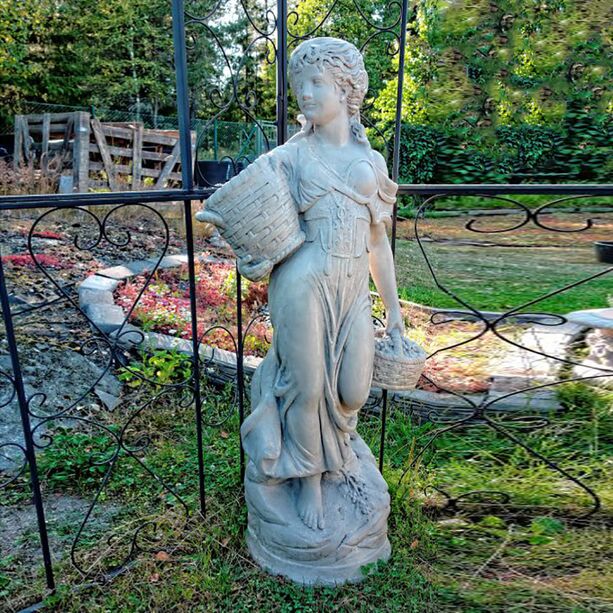Kunstvolle Gartenstatue aus Steinguss - junge Frau mit Krben - Bianca