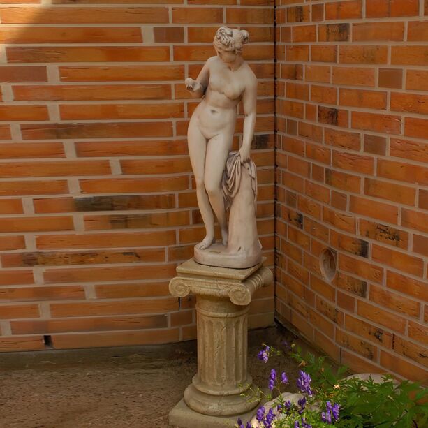Elegante Steinguss Gartenfigur - Venus mit Apfel - Phillipa