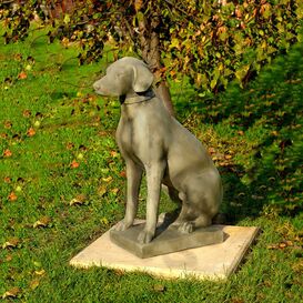 Sitzende Hundefigur aus Steinguss - dekorative Skulptur...