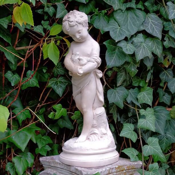 Kleine Gartenstatue aus Steinguss - Kind mit Vögeln - Daniel