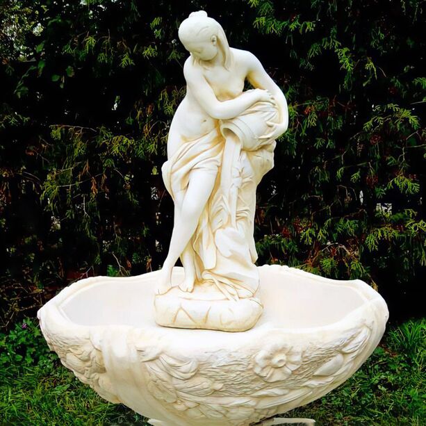 Floraler Garten Springbrunnen mit Frauenskulptur - Cecilia