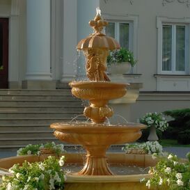 Imposanter Kaskadenbrunnen aus Steinguss mit Lwen...