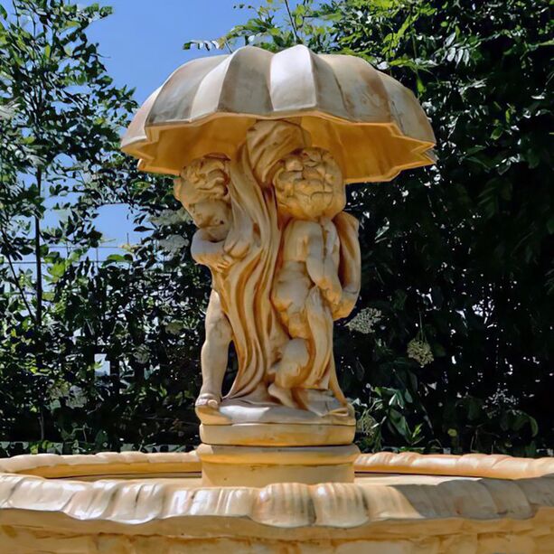 Puttenfiguren unter Regenschirm als Springbrunnen Skulpturen auf Steinguss Fontne - Fiorenzo
