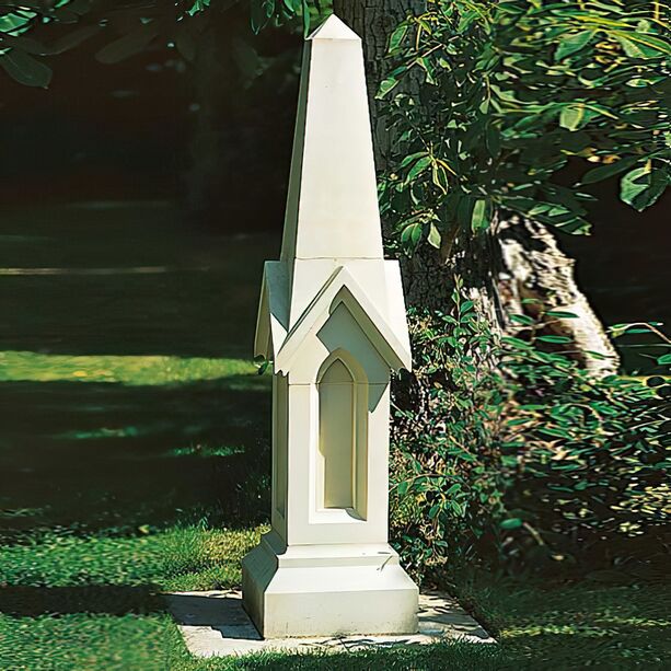 Gothischer Stein Obelisk fr den Garten - Gothiara