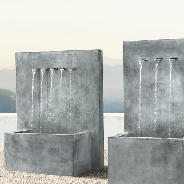 Hoher Wand Gartenbrunnen mit 3 Auslufen - Metall - Truwina