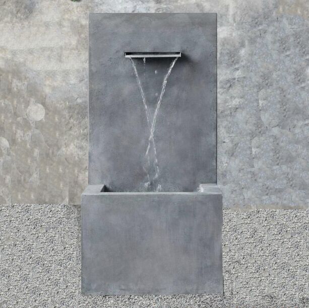 Schmaler Metall Wandbrunnen mit schmalem Auslauf - Gregorena
