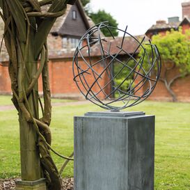 Kunstvolle Deko Gartenplastik Kugel aus Rundstahl - Juremala / Stahl galvanisiert