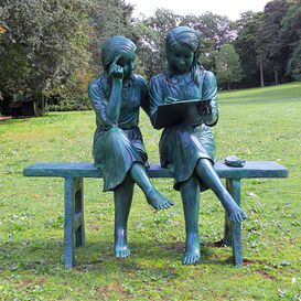 Bronze Gartenskulptur lesende Mdchen auf Bank