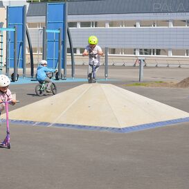 Pyramidenfrmiges Skademodul aus Beton - Skate Modul Hip