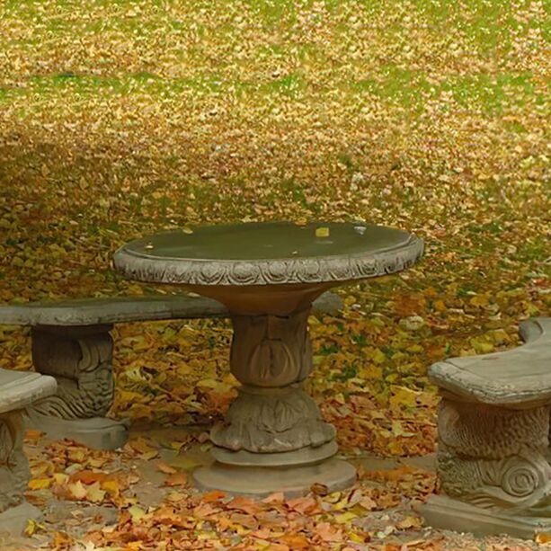 Romantische Sitzgruppe - Runder Steinguss Tisch und halbrunde Bänke mit Fisch Motiv - Semele