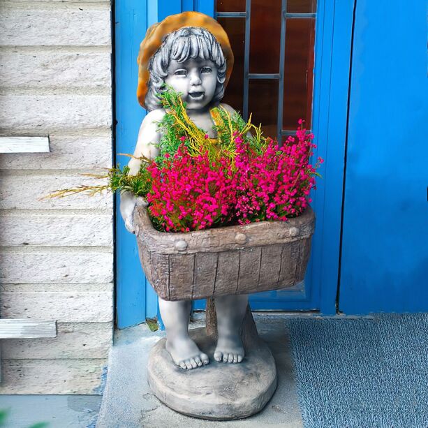 Lachendes Mdchen mit Pflanzkorb - Steinguss Pflanzskulptur fr den Garten - Zelia