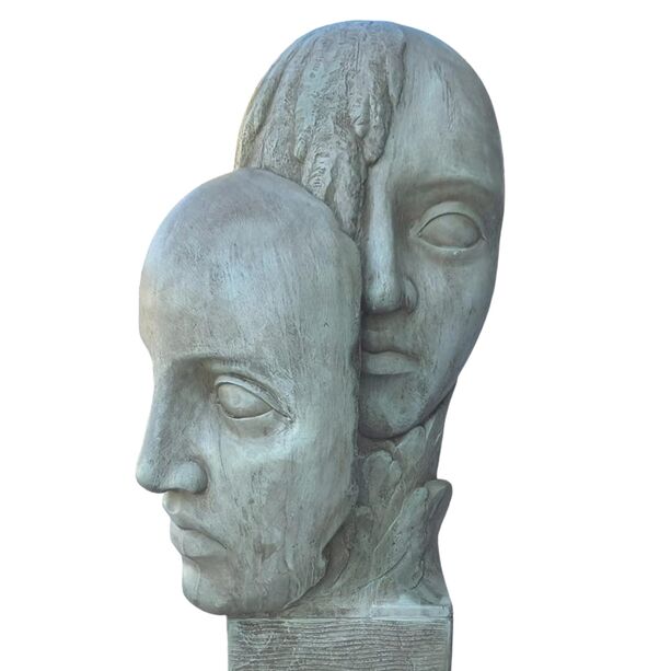Moderne Outdoor Plastik mit zwei Gesichtern aus Stein - Pazzi
