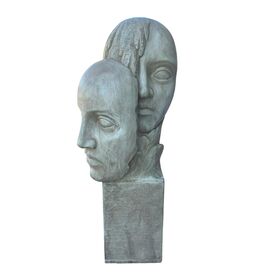 Moderne Outdoor Plastik mit zwei Gesichtern aus Stein -...