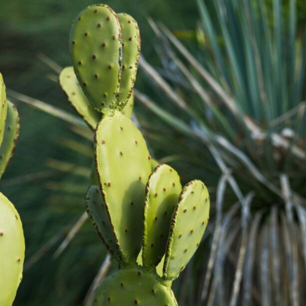 Imposanter hellgrner Deko Kaktus aus Metall - Niara L