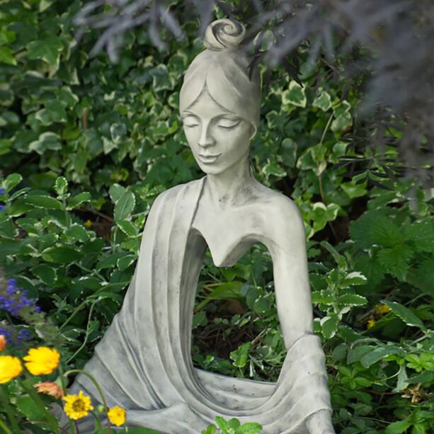 Yoga Steinguss Skulptur fr den Garten mit geschlossenen Augen - Fiametta