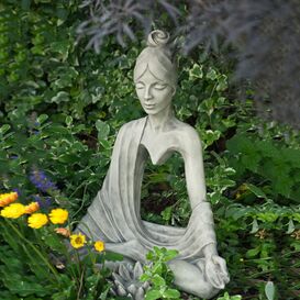Yoga Steinguss Skulptur fr den Garten mit geschlossenen...