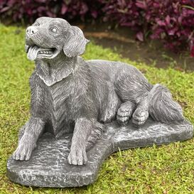 Liegende Steinguss Hundeskulptur Golden Retriever &ndash;...