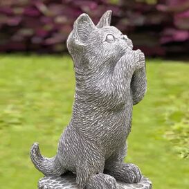 Stehende Steinguss Katzenskulptur &ndash; detailreiche...