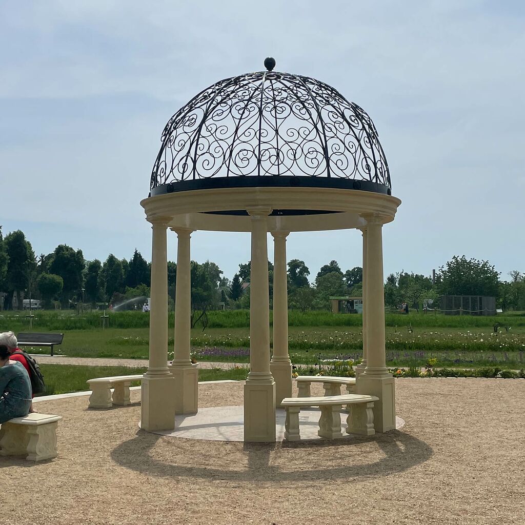 Image of Garten Säulenpavillon aus Stein - Providence / Sand / Schmiedeeisen