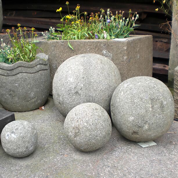 Garten Steinkugel aus Basanit - Tatonga / 50cm