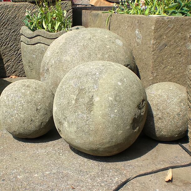 Garten Steinkugel aus Basanit - Tatonga / 50cm