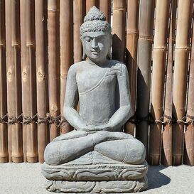 Medidative Buddha Plastik  für den Garten