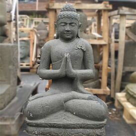 Betende Buddha Statue aus Basanit - handgeschlagen