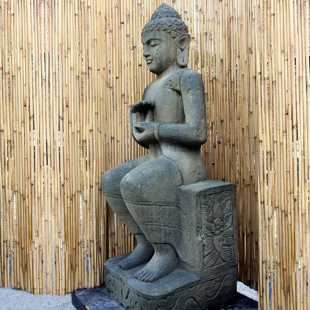 Sitzende Buddha Gartenfigur aus Basanit handbehauen - Gorochana