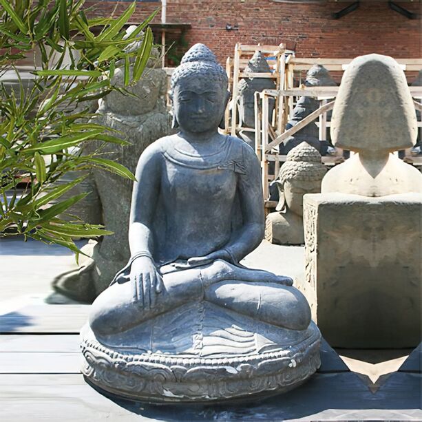 Sitzende Buddha Figur aus Steinguss - Jigme