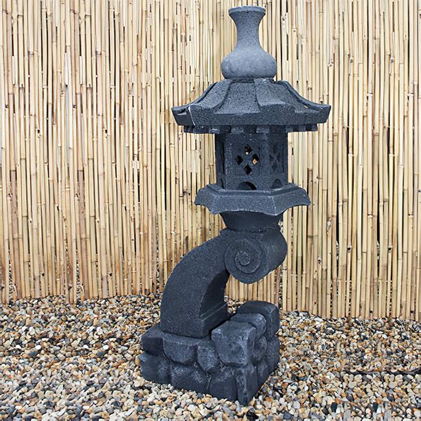 Schwarze Japanische Steinlaterne aus Lavastein / 120 cm